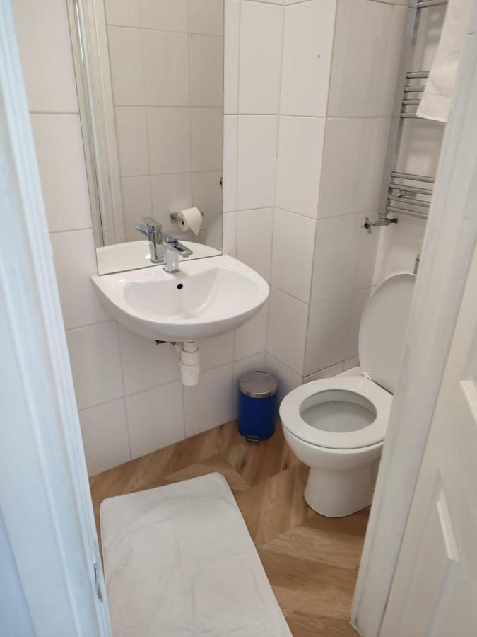 Room At 264 London Bagian luar foto