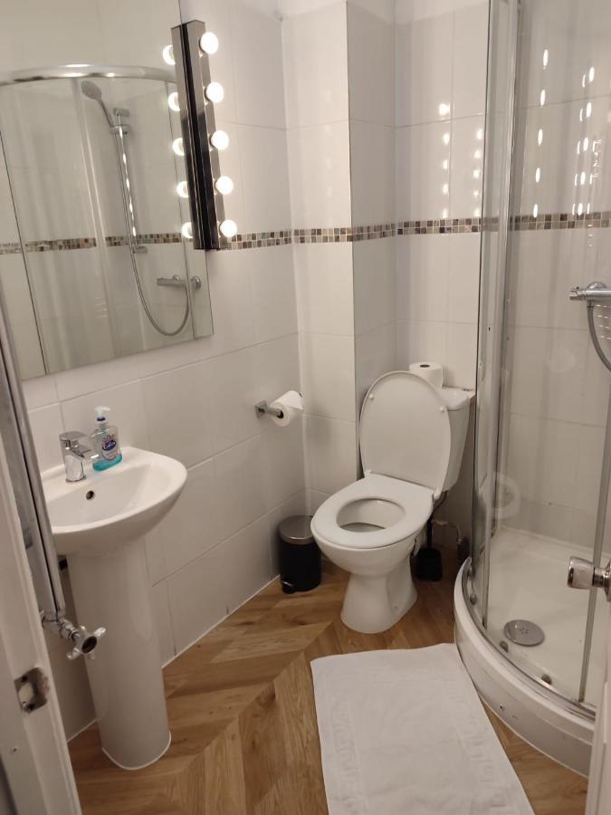 Room At 264 London Bagian luar foto